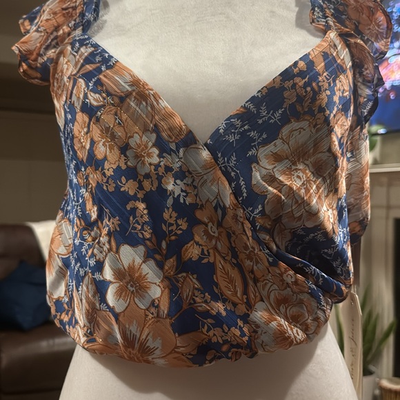 Coordinating Floral Print Ruffle Strap V-Neck Top - Picture 5 of 6